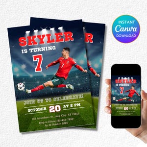 Puede incluir: Invitaci&oacute;n de cumplea&ntilde;os con tem&aacute;tica de f&uacute;tbol, con el nombre "Skyler" y el n&uacute;mero 7 en rojo. El dise&ntilde;o incluye una ilustraci&oacute;n de un jugador de f&uacute;tbol, detalles del evento y el texto "&iexcl;&Uacute;nete a la celebraci&oacute;n!" sobre un fondo verde.