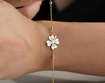 Four Leaf Clover Bracelet, Lucky Charm Dainty Minimal Elegant Jewelry Gift Delicate Beaded Chain