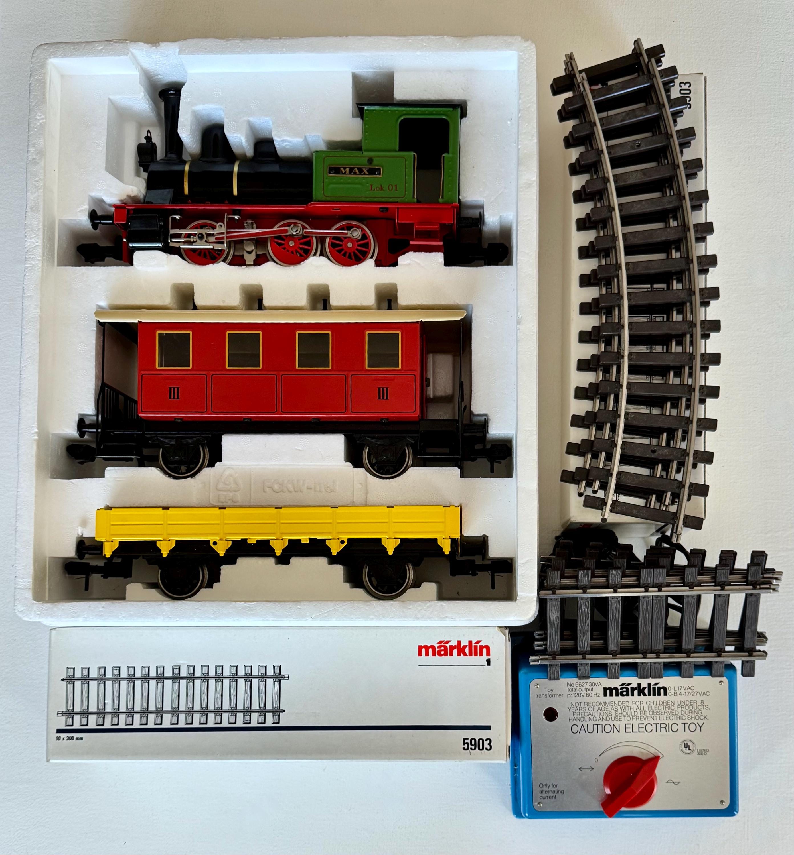 New Bright Holiday Express Animated Train Set - Etsy Canada New Bright Holiday Express Animated Train Set - Etsy Canada