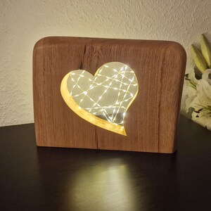 Cuore in legno illuminato Scultura in legno con cuore in legno di quercia