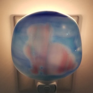 Night Light, Fused Glass, Cat Sitting, Pink/Blue Cascadia Cut Glass with Blue Wispy Background, Manual or Automatic Option