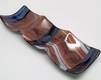 Plato de vidrio fundido, sección inclinada de 3, plato de refrigerio, plato de verduras, bordes orgánicos, dicroico, mosaico de vidrio arremolinado de oro y rayos tropicales