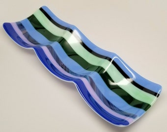 Plato de vidrio fundido, sección inclinada de 3, plato de refrigerio, plato de verduras, portavelas, bordes orgánicos, rayas horizontales verdes, azules y moradas