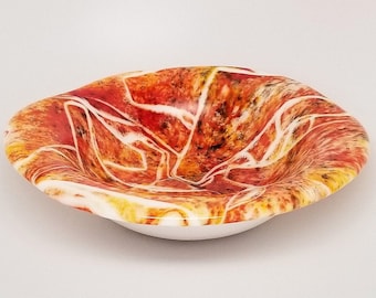 Tazón de vidrio fundido con ala, bordes orgánicos, pintura frita roja, naranja, amarilla y negra