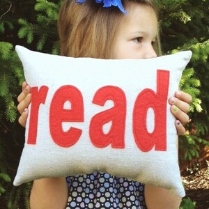 Read Pillow image 3