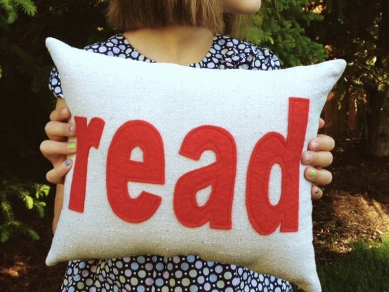 Read Pillow image 2