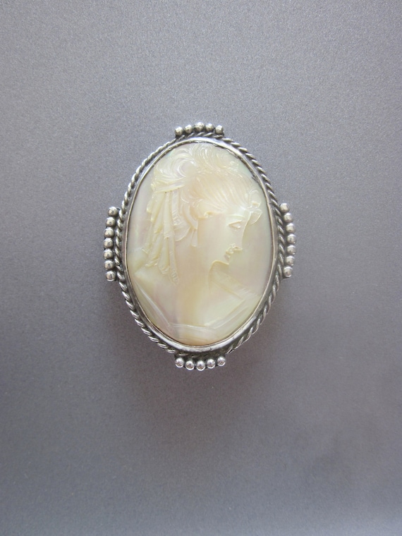 Vintage Mother of Pearl Cameo Brooch