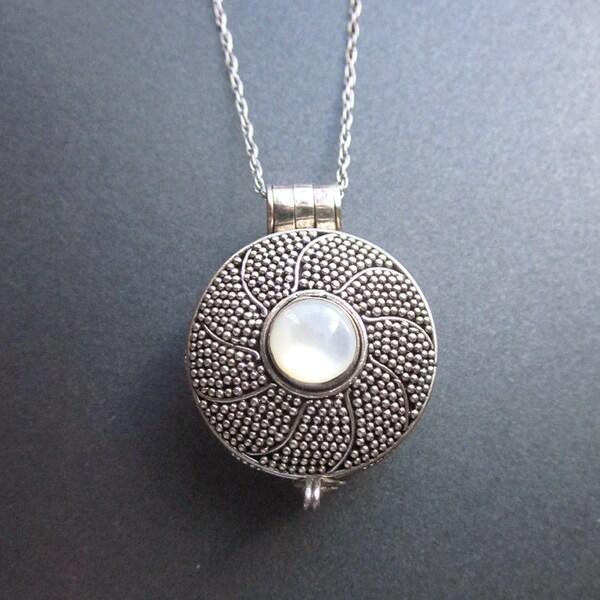 Sterling Silver Vintage Locket with Mother of Pearl