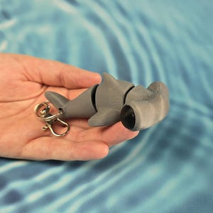 Flexi Hammerhead Shark Keychain – Articulated Shark Toy – Movable Ocean Animal Gift for Kids & Marine Life Fans