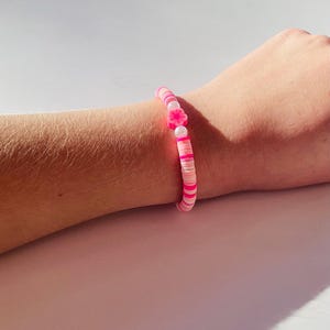 pink hawaiian flower bracelet!