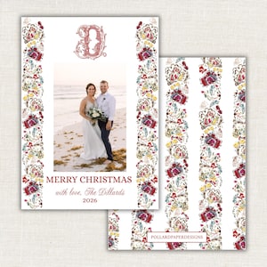 Puede incluir: Una tarjeta de Navidad rectangular con una foto central de una pareja en la playa, enmarcada por bordes florales verticales en rojo, amarillo y azul. La tarjeta incluye la letra D y el texto MERRY CHRISTMAS, with love, The Dillards, 2026.