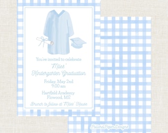 Invitación de graduación de jardín de infantes, graduación de preescolar, tela a cuadros azules, toga y birrete, ceremonia de guardería, digital, editable