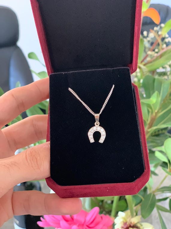 18k White Gold Diamond Horse Shoe Pendant