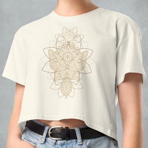 Frauen Crop Top~Schmetterling Muster~Yoga Crop Top~Tribal Shirt~Goa Kleidung~Psy Trance~Heiliges geometrisches bedrucktes T-Shirt~Alternative Kleidung
