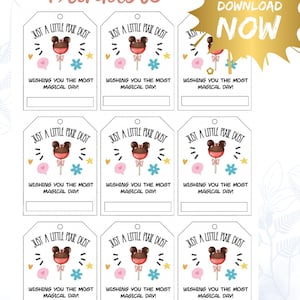 Könnte beinhalten: Druckbare Geschenkanhänger mit einem Mickey Mouse-förmigen Lollipop-Design. Jeder Anhänger trägt die Aufschrift "Just a Little Pixie Dust" und "Wishing you the most magical day!" Eine goldene Sternschnuppe zeigt "Download Now".