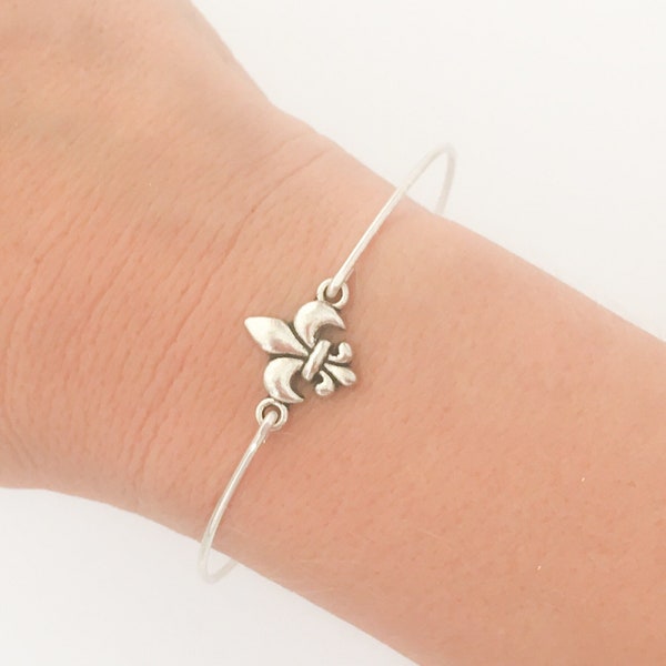 Fleur de Lis Bracelet, Fleur de Lis Jewelry, Parisian Gift for Women, Parisian Jewelry, Parisian Bridesmaid Gift, Parisian Bracelet