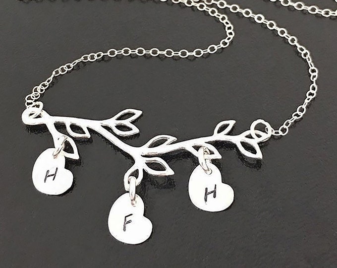 Family Tree Necklace for Mom with Kids Initials on Heart Charms Mother Necklace Gift from Daughter Son Children Branch Holiday Gift Necklace