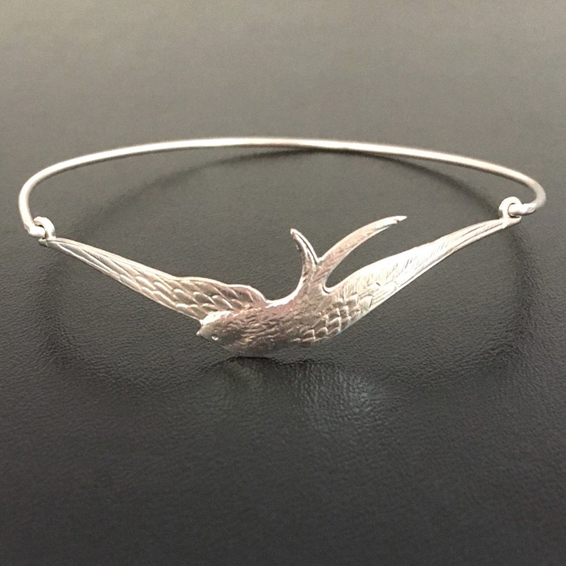 Bird Bracelet Silver Tone Swallow Bracelet Nature Inspired Jewelry Gift for Bird Lover Gift for Women Nature Gift for Her Bird Lover Jewelry immagine 2