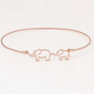 Bracelet-jonc éléphant maman et moi avec breloque initiale, idée cadeau fête des mères personnalisée 2024 femme belle-fille soeur son meilleur ami cadeau unique image 6