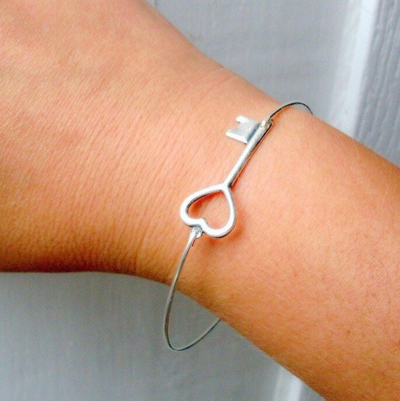 WOMAN'S BRACELET IN STEEL WITH KEY AND HEART LUCKLE