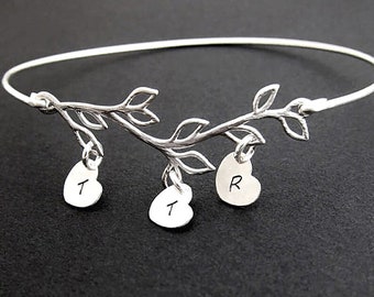 Family Bracelet for Mom Personalized Mothers Day Gift My Grandma or Mother in Law Gift idea Mothers Day Jewelry from Son or Daughter in Law