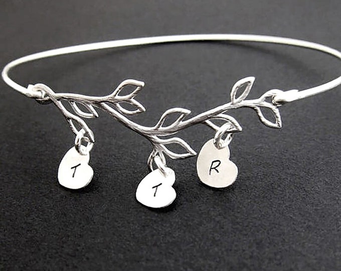 Family Bracelet for Mom Personalized Mothers Day Gift My Grandma or Mother in Law Gift idea Mothers Day Jewelry from Son or Daughter in Law