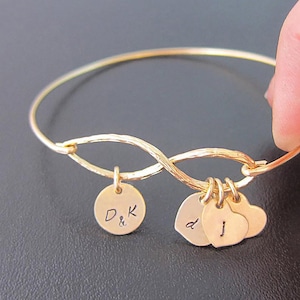 Mothers Day Bracelet Personalized Infinity Initial Bracelet Unique Mom Gift from Daughter Son Family Jewelry Grandma Mother Sentimental Gift