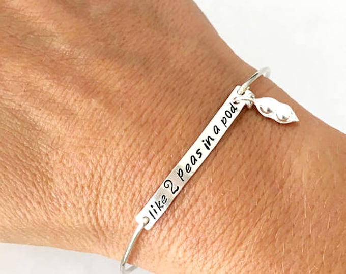 Set of 2 Peas in a Pod Friendship Bracelets, Best Friend Jewelry for 2, Friendship Jewelry, Roomate Gifts, Best Friend Bracelets 2 Bangles