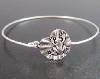 Frog Bracelet, Frog Gift, Tree Frog Jewelry, Science Teacher Gift, Amphibian Jewelry, Frog on a Lily Pad Bracelet