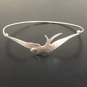 Flying Bird Bracelet Spring Bracelet Fashion Spring Bridesmaid Gift Nature Wedding Spring Wedding Jewelry Bird Watching Gift Ornithologist Shiny Silver Tone