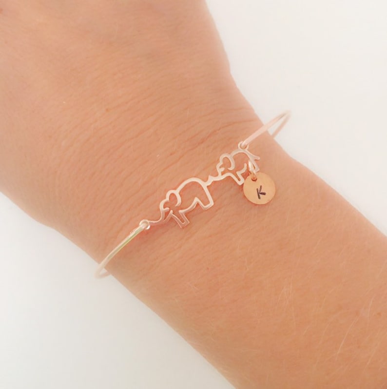 Bracelet-jonc éléphant maman et moi avec breloque initiale, idée cadeau fête des mères personnalisée 2024 femme belle-fille soeur son meilleur ami cadeau unique image 3