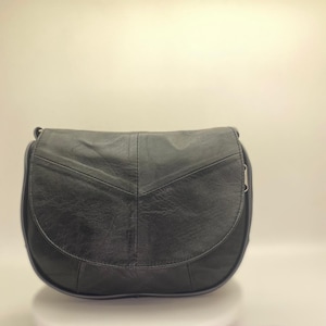 Elegante schwarze Lederhandtasche | Handgefertigte Perfektion | Schlank und Vielseitig | Premium Design | Einzigartiges Accessoire | Ideales Geschenk für jeden Anlass