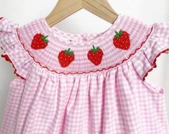 Barboteuse sans manches fraise, vêtements pour toute-petite fille, tenue d'été, barboteuse brodée, anniversaire barboteuse fraise, robe fraise