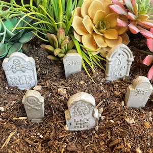 Mini Tombstones Concrete Garden Decorations Halloween Terrarium Plants Cemetery Headstone RIP