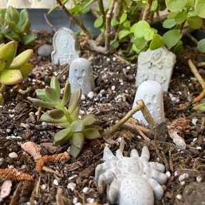 SMALL Ghost Garden Decoration Concrete Fairy Miniature Halloween Grave image 8