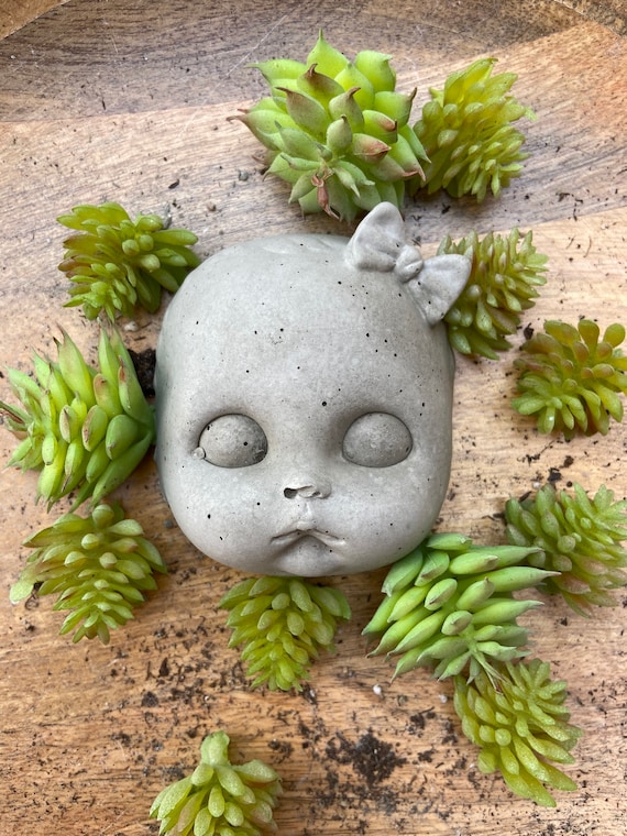 flat baby doll head