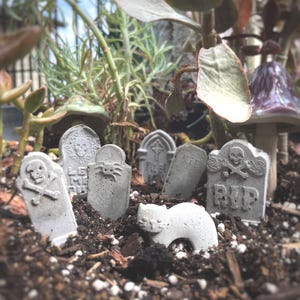 Mini Tombstones Concrete Garden Decorations Halloween Terrarium Plants Cemetery Headstone RIP