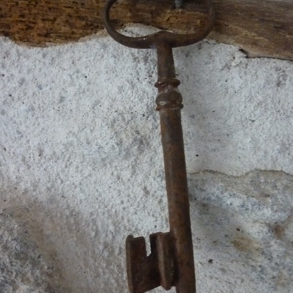 A Large Antique French Iron Door Key 4 3/4" long / Chateau Chic /Decoration / 54g