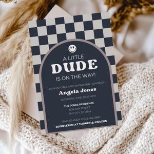 A Little Dude Is On The Way-uitnodiging, bewerkbare babyshoweruitnodiging, digitale download, smileyontwerp, retro babyshoweruitnodiging