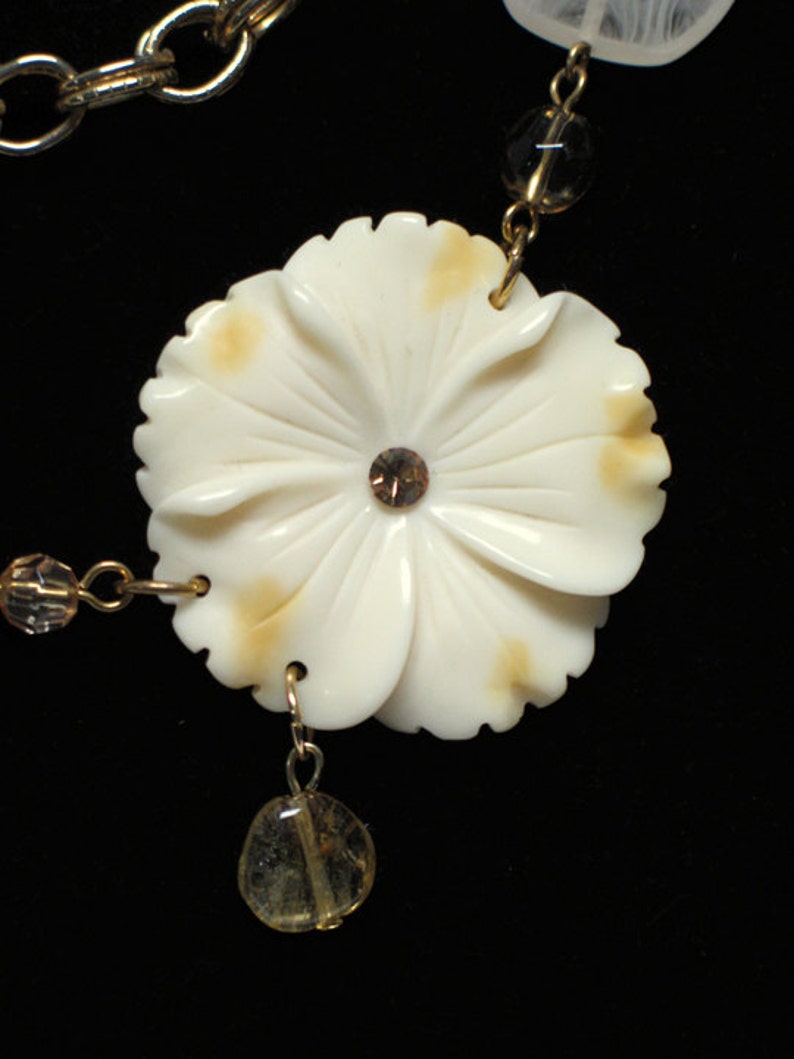 Off-White Flowers Repurposed Vintage Statement Necklace ST1509 image 4