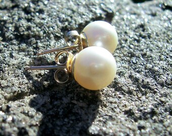 Pearl earrings, pearl gold post earrings, bridal jewelry wedding jewelry