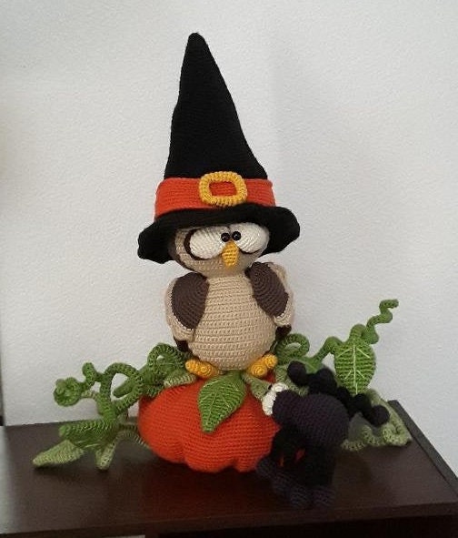 Crochet Halloween Centerpiece: Owl, Pumpkin, Spider Table Decor