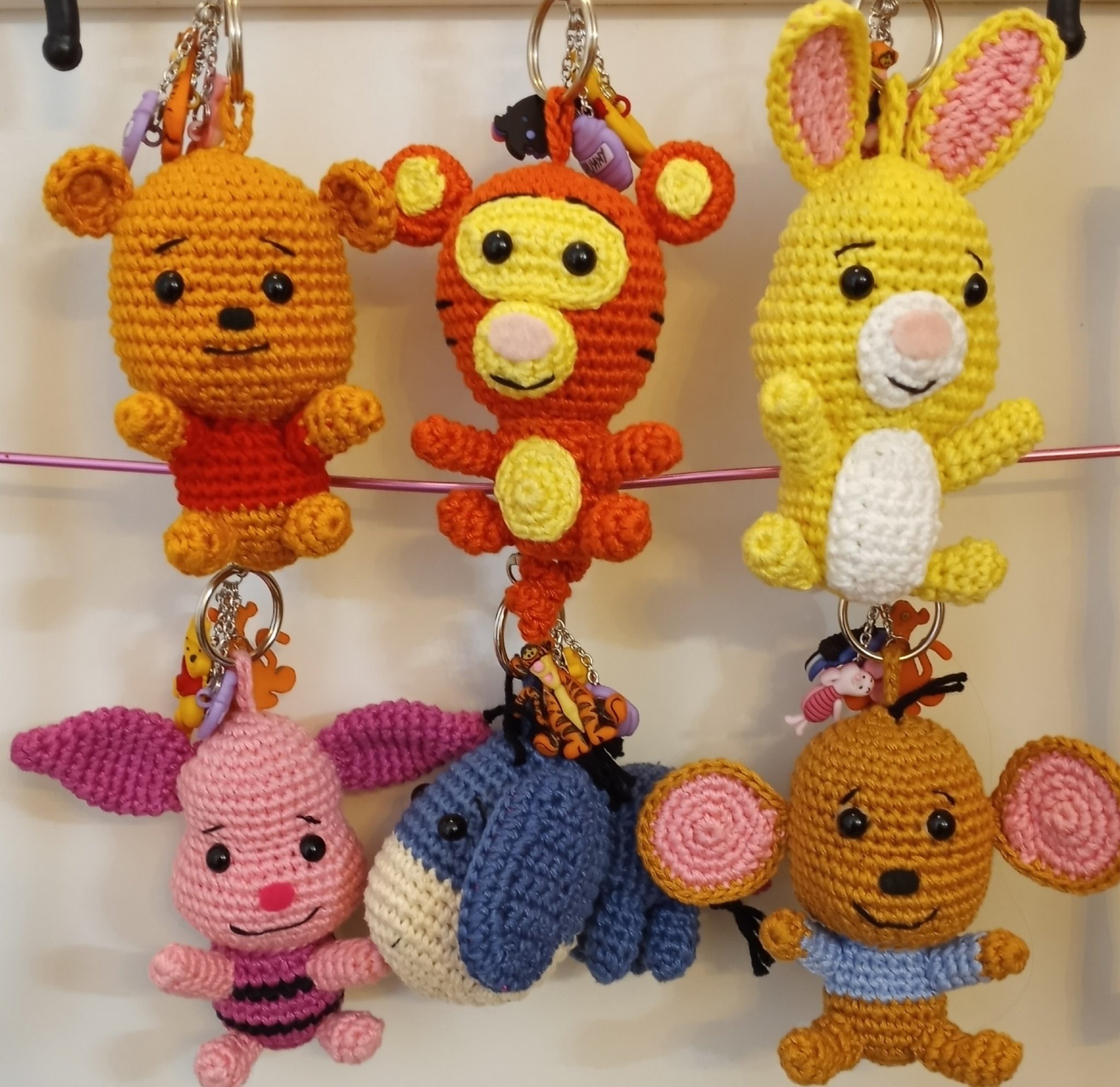手編みのくまのプーさんのキーホルダー：コットンカーチャーム - Etsy 日本