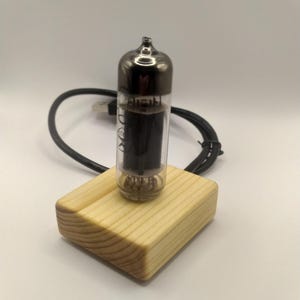 Vacuum tube nightlight desk lamp with 6P43P-E tube