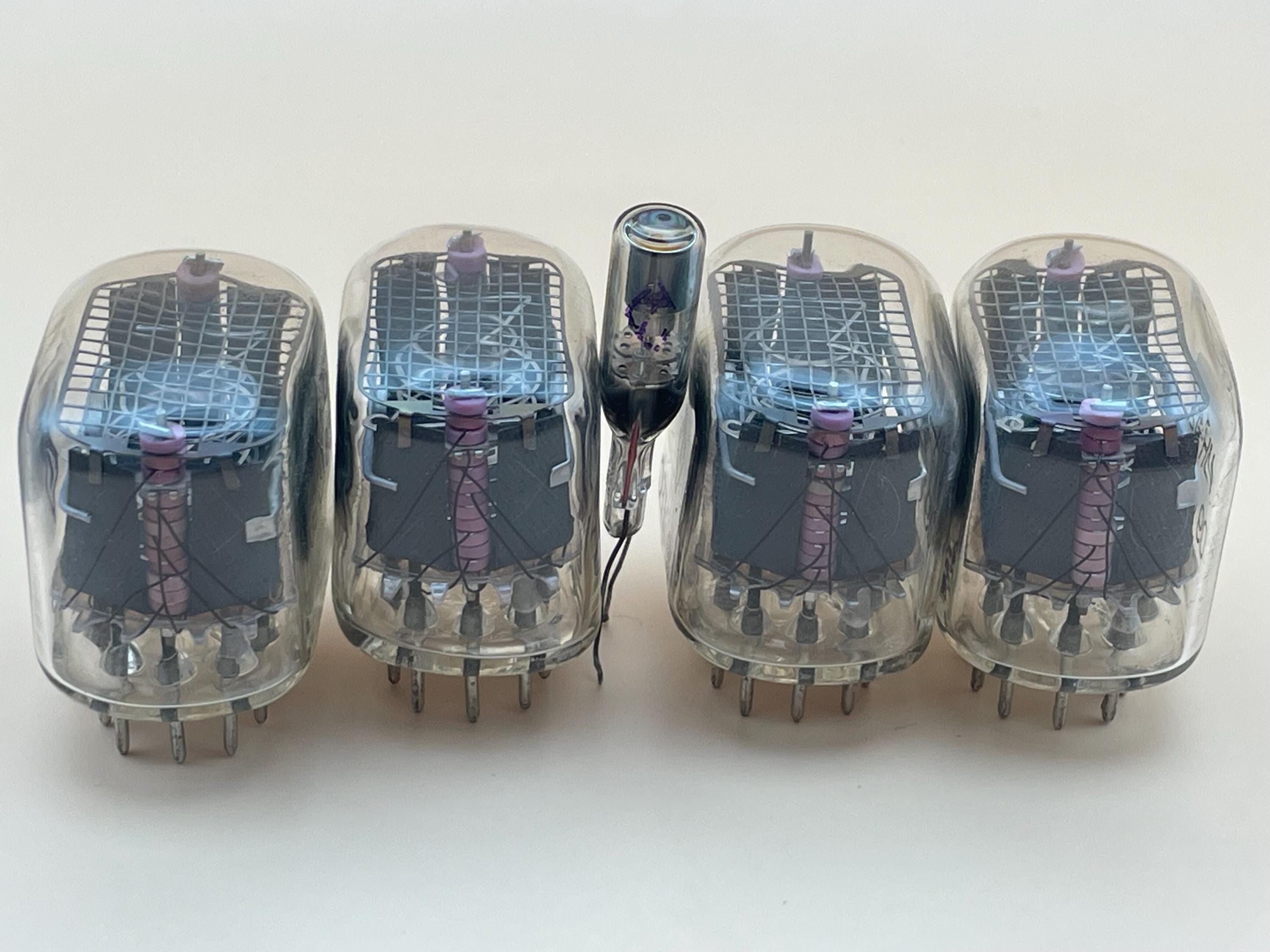 IN-12B 4個とINS-1ニキシー管をテスト済み。ニキシー管時計キット用
