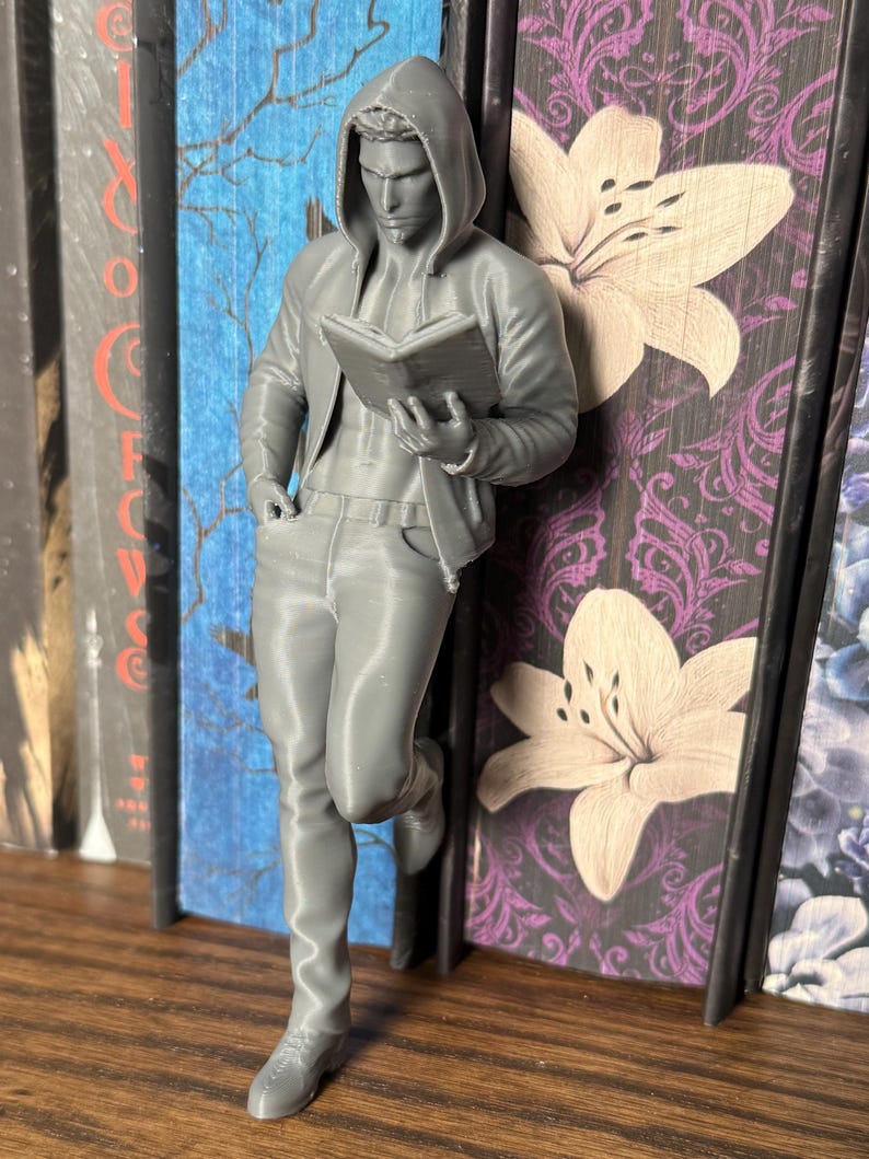 Lettore incappucciato sexy da scaffale / Decorazione dark romance / Accessorio per scaffale stampato in 3D immagine 4