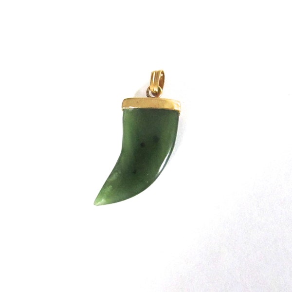 Jadeite Carved Claw Tooth Tusk Fang Amulet Green Quartz Charm Pendant Vintage