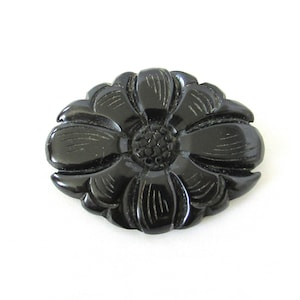 Broche noire en bakélite sculptée Large