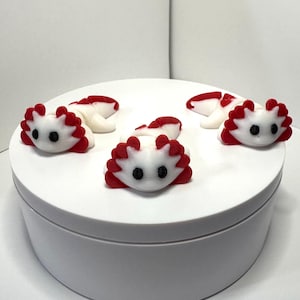 Heart Axolotl Fidget Toy – Articulated Cute Axolotl Figure – Smooth Moving Desk Companion – Love Themed Collectible – Sensory Anxiety