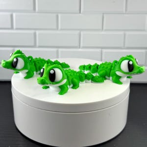 Crocodile Desk Fidget Toy – Articulated Crocodile Figure – Sensory Stress Relief Anxiety Toy – Jungle Desk Decor Gift